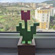 Minecraft Temalı Kırmızı Çiçek Saksısı resmi